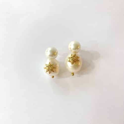 Boucles d'oreilles Mini Solal perles blanches by Sande Paris