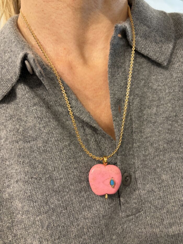 Pendentif EVE forme pomme en Howlite Pendant apple shape howlite stone by Sande Paris bijou jewel