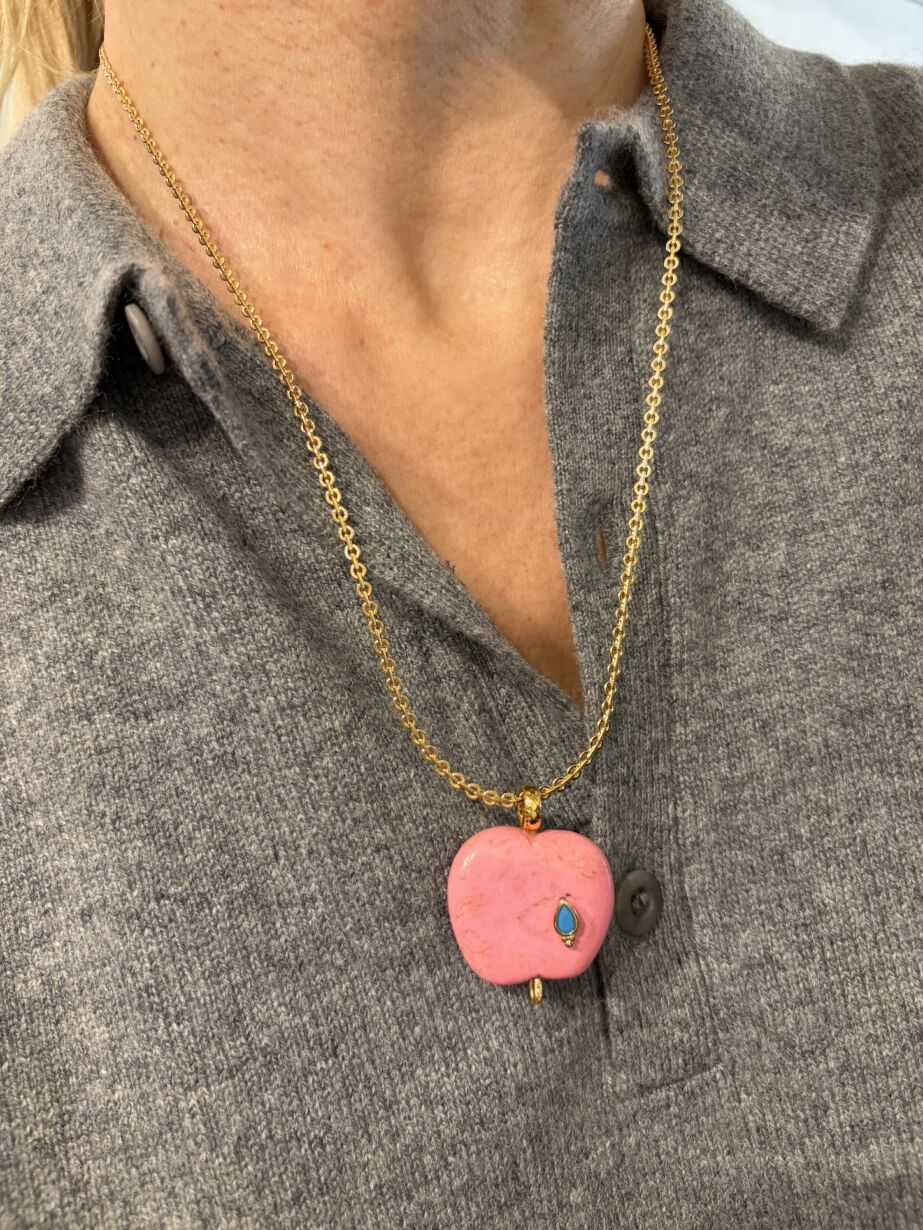 Pendentif EVE forme pomme en Howlite Pendant apple shape howlite stone by Sande Paris bijou jewel