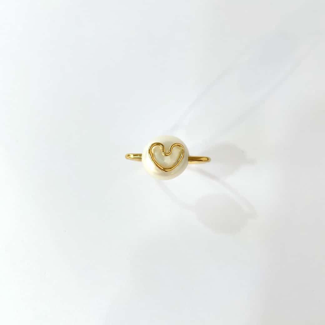 Bague MON AMOUR coeur doré sur une perle d'eau douce by Sande Paris