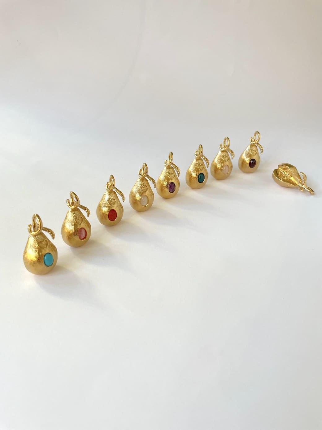 LOUISE neckalce Love's Pear pendentif poire by SANDE PARIS Jewelry bijoux
