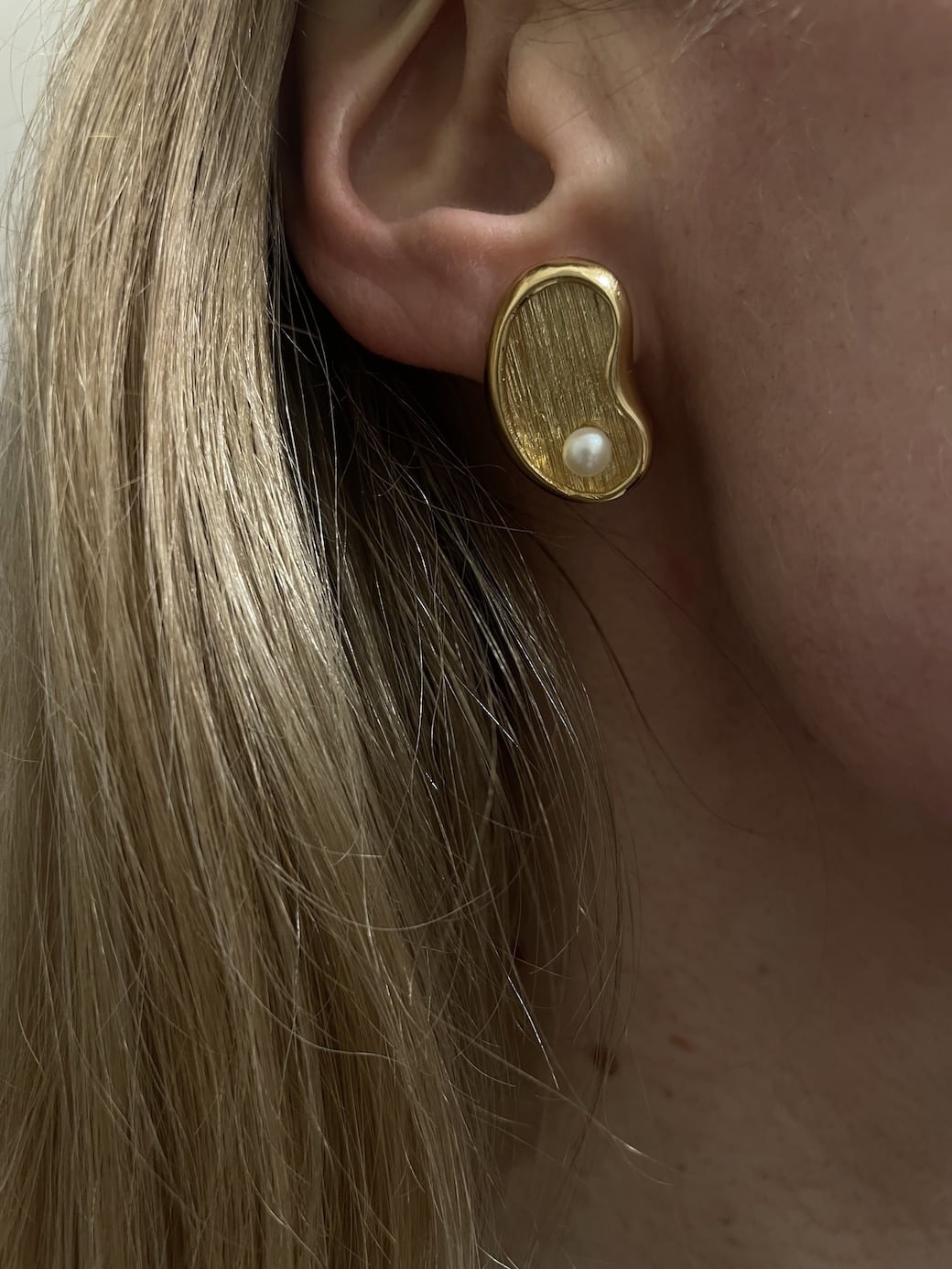 Earrings Boucles d'oreilles GALA with freshwater by Sande Paris jewellry paris