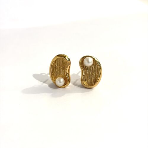 Earrings boucles d'oreilles avec perles GALA with freshwater by Sande Paris jewellry paris