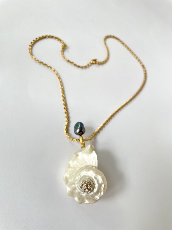 Necklace ANAHA PEARL shell pendant Collier coquillage pendentif by SANDE PARIS bijoux