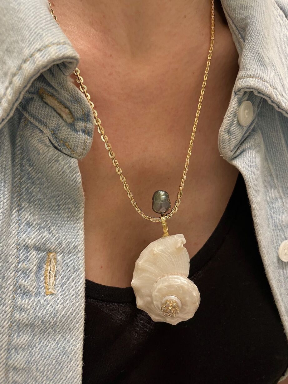Necklace ANAHA PEARL shell pendant Collier coquillage pendentif by SANDE PARIS bijoux
