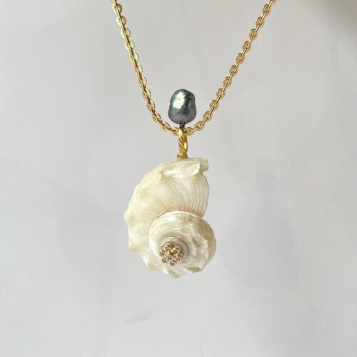 Necklace ANAHA PEARL shell pendant Collier coquillage pendentif by SANDE PARIS.jpeg