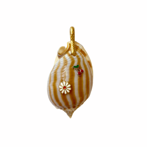 Bucolic shell pendant by Sande paris bijoux jewel