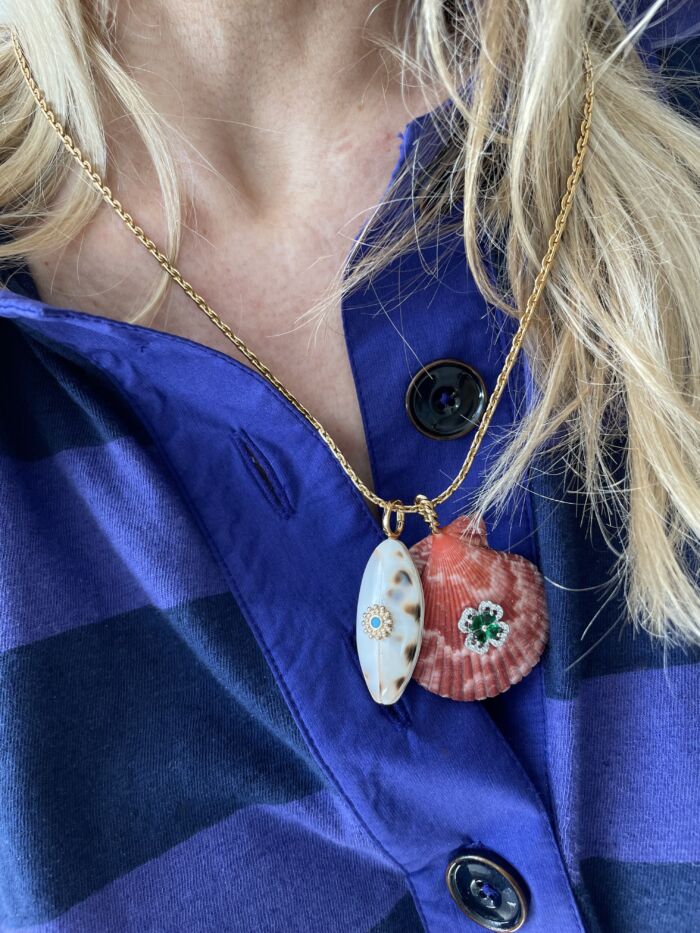 Orange shell pendant by Sande paris bijoux