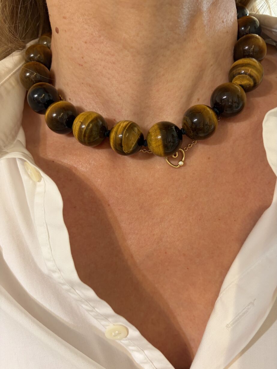 Tiger eye necklace large beads by Sande Paris Collier oeil de tigre larges perles. sande paris bijoux jewel