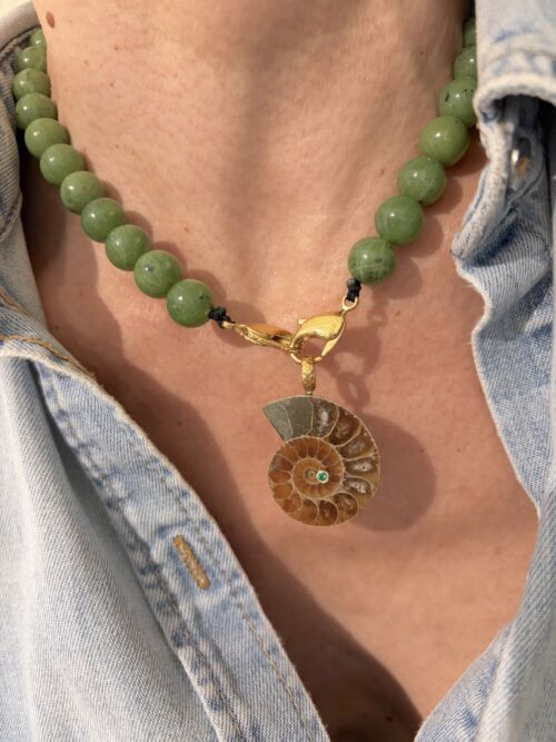 Pendant ammonite pendentif natural stone By SANDE PARIS.