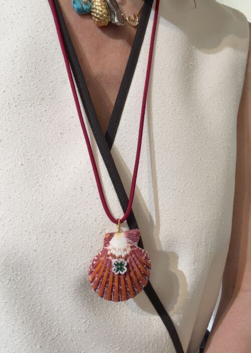 Pendant Shell FIONA pendentif coquillage Fiona by Sande Paris. jewel
