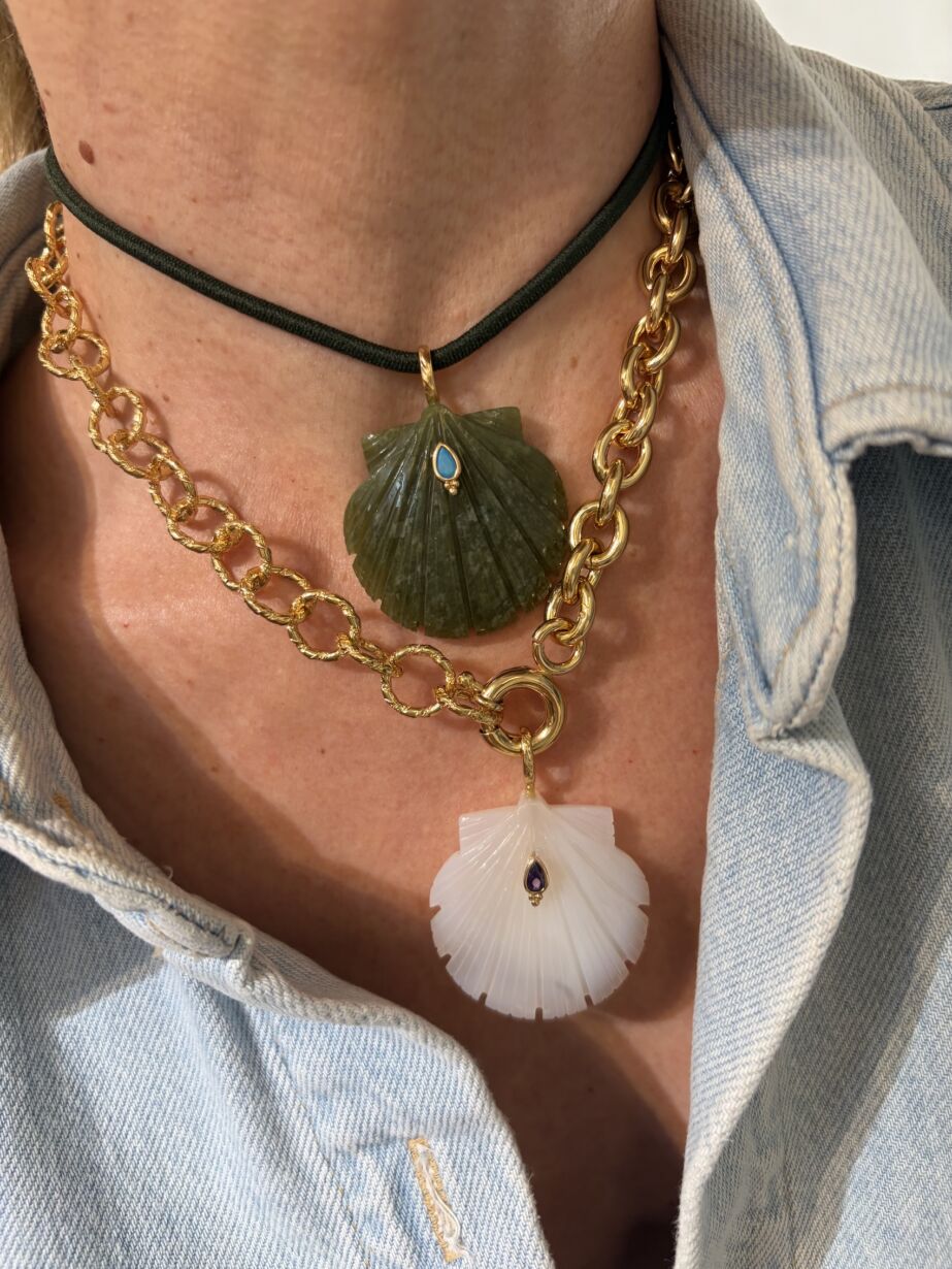 SYRA pendentif pendant Shell Coquillage en Chalcedony white Calcedoine blanche by Sande Paris jewel. bijoux bijoux